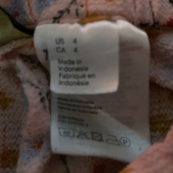 H&M Floral Lightweight Shorts - Picture 2 of 3